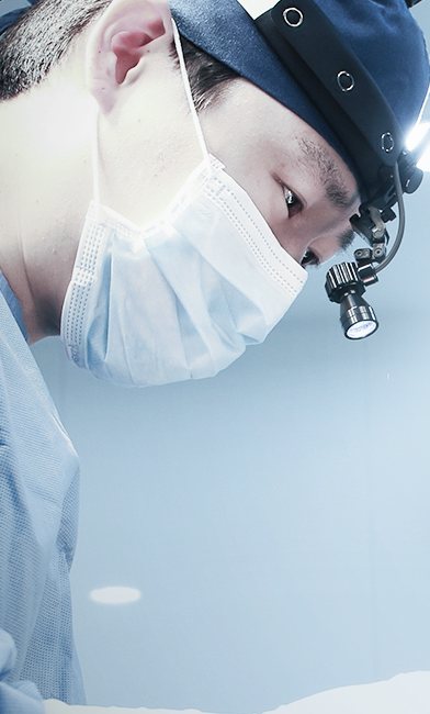 수술 중인 의사